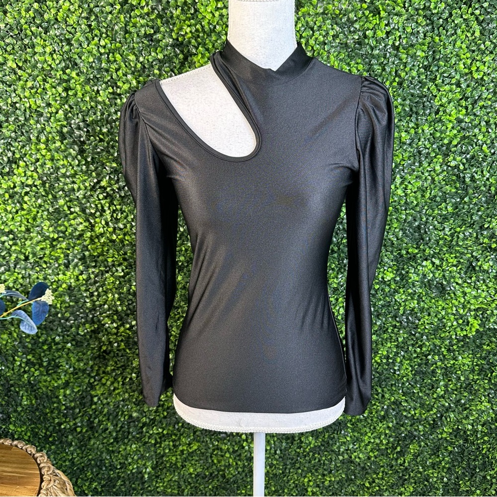 Nwt Elegant Black Asymmetrical cut out ‎ Women's Top